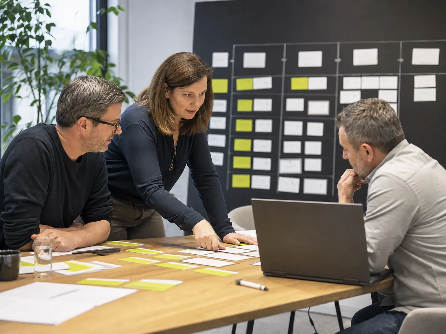 Vertriebsteam erprobt Kundenphasen und Ausnahmen in einem CRM-Pilotworkshop